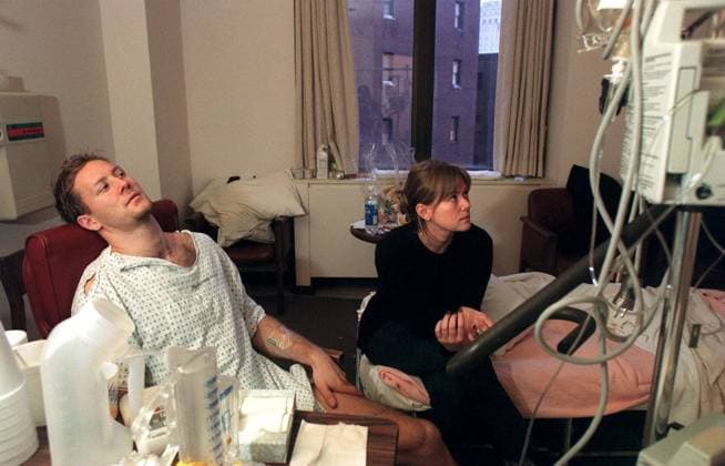 SCANPIX SWEDEN, 2000-01-30. NHL, Eishockey Herren, USA spelaren Magnus Arvedsson, Ottawa. Efter en svar magskada under en match mot Philadelphia Flyers, har han genomgatt en operation där ca 5 centimeter av tunntarmen fick opereras bort. Här ses han pa sitt rum pa Pennsylvania hospital i Philadelphia, med flickvännen Terese Tilly. ishockey x20360x *** SCANPIX SWEDEN, 2000 01 30 NHL player Magnus Arvedsson, Ottawa After suffering a stomach injury during a game against the Philadelphia Flyers, he has undergone an operation where about 5 centimetres of the small intestine had to be removed Here he is seen in his room at Pennsylvania hospital in Philadelphia, with girlfriend Terese Tilly Ice hockey, Eishockey x20360x  Copyright: xAlanxBrianxNilsen TTx 20360 xx *** SCANPIX SWEDEN, 2000 01 30 NHL player Magnus Arvedsson, Ottawa After a stomach injury during a match against the Philadelphia Flyers, he has undergone an operation in which about 5 centimeters of the small intestine had to be removed Here he is seen in his room at the Pennsylvania Hospital in Philadelphia, with girlfriend Terese Tilly ice hockey x20360x SCANPIX SWEDEN, 2000 01 30 NHL player Magnus Arvedsson, Ottawa After suffering a stomach injury during a game against the Philadelphia Flyers, he has undergone an operation where about 5 centimeters of the small intestine had to be removed Here he is seen in his room at Pennsylvania hospital in Philadelphia, with girlfriend Terese Tilly ice hockey x20360x  Copyright xAlanxBrianxNilsen TTx 20360 xx,  Copyright: xIMAGO AlanxBrianxNilsen TTx imago images 0203519205