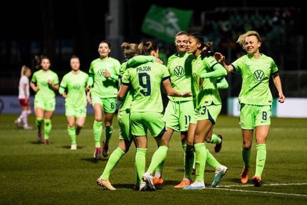 DFB Pokal der Frauen Viertelfinale, 1. FC Koeln - VfL Wolfsburg; 28.02.2023 Jubel zum 0:1 durch Ewa Pajor ( 9, VfL Wolfsburg) DFB Pokal der Frauen Viertelfinale, 1. FC Koeln - VfL Wolfsburg, Koeln, Sportpark Hoehenberg DFB REGULATIONS PROHIBIT ANY USE OF PHOTOGRAPHS AS IMAGE SEQUENCES AND OR QUASI-VIDEO. Copyright: xBEAUTIFULxSPORTS Wunderlx