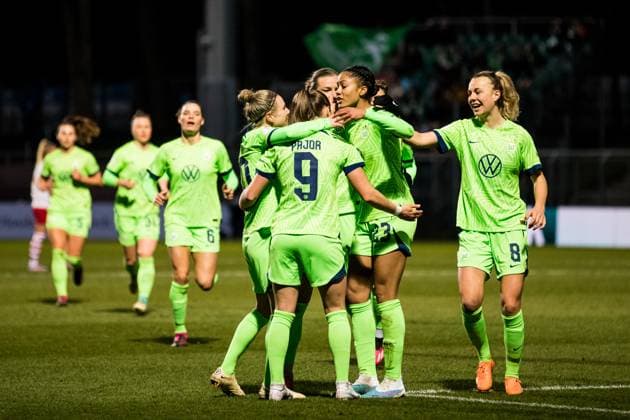 DFB Pokal der Frauen Viertelfinale, 1. FC Koeln - VfL Wolfsburg; 28.02.2023 Jubel zum 0:1 durch Ewa Pajor ( 9, VfL Wolfsburg) DFB Pokal der Frauen Viertelfinale, 1. FC Koeln - VfL Wolfsburg, Koeln, Sportpark Hoehenberg DFB REGULATIONS PROHIBIT ANY USE OF PHOTOGRAPHS AS IMAGE SEQUENCES AND OR QUASI-VIDEO. Copyright: xBEAUTIFULxSPORTS Wunderlx