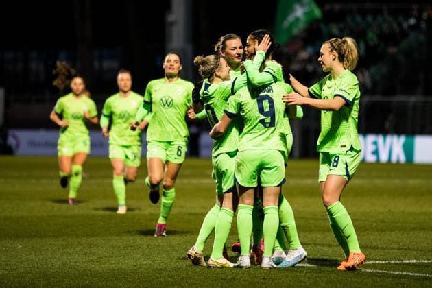 DFB Pokal der Frauen Viertelfinale, 1. FC Koeln - VfL Wolfsburg; 28.02.2023 Jubel zum 0:1 durch Ewa Pajor ( 9, VfL Wolfsburg) DFB Pokal der Frauen Viertelfinale, 1. FC Koeln - VfL Wolfsburg, Koeln, Sportpark Hoehenberg DFB REGULATIONS PROHIBIT ANY USE OF PHOTOGRAPHS AS IMAGE SEQUENCES AND OR QUASI-VIDEO. Copyright: xBEAUTIFULxSPORTS Wunderlx