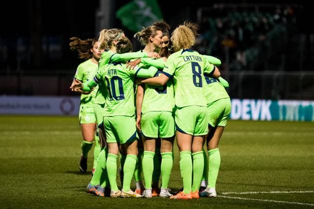 DFB Pokal der Frauen Viertelfinale, 1. FC Koeln - VfL Wolfsburg; 28.02.2023 Jubel zum 0:1 durch Ewa Pajor ( 9, VfL Wolfsburg) DFB Pokal der Frauen Viertelfinale, 1. FC Koeln - VfL Wolfsburg, Koeln, Sportpark Hoehenberg DFB REGULATIONS PROHIBIT ANY USE OF PHOTOGRAPHS AS IMAGE SEQUENCES AND OR QUASI-VIDEO. Copyright: xBEAUTIFULxSPORTS Wunderlx
