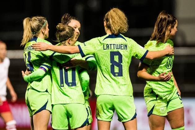DFB Pokal der Frauen Viertelfinale, 1. FC Koeln - VfL Wolfsburg; 28.02.2023 Jubel zum 0:2 durch Svenja Huth (VfL Wolfsburg. 10) DFB Pokal der Frauen Viertelfinale, 1. FC Koeln - VfL Wolfsburg, Koeln, Sportpark Hoehenberg DFB REGULATIONS PROHIBIT ANY USE OF PHOTOGRAPHS AS IMAGE SEQUENCES AND OR QUASI-VIDEO. Copyright: xBEAUTIFULxSPORTS Wunderlx