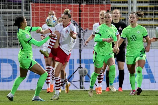1.FC Köln vs. VFL Wolfsburg, Fussball Frauen, DFB Pokal, Viertelfinale, 2. von links: Jana Beuschlein (1. FC Köln), Bild: , 28.02.2023