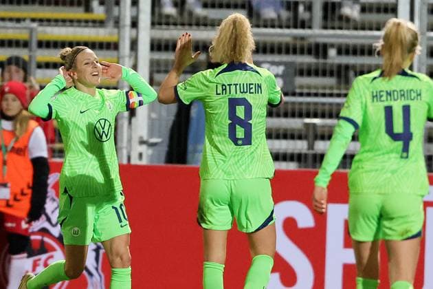 1.FC Köln vs. VFL Wolfsburg, Fussball Frauen, DFB Pokal, Viertelfinale, Jubel nach dem Tor zum 0:2, links: Torschützin Sveja Huth (VFL), Bild: , 28.02.2023