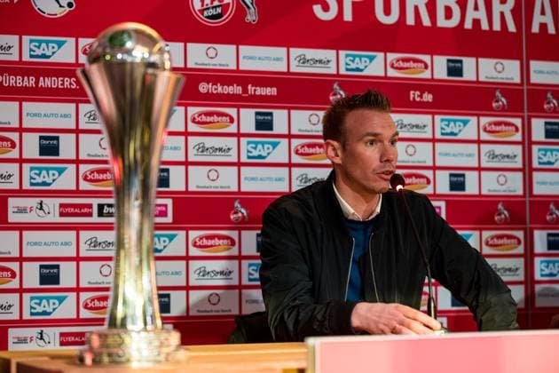 DFB Pokal der Frauen Viertelfinale, 1. FC Koeln - VfL Wolfsburg; 28.02.2023 Tommy Stroot (Trainer VfL Wolfsburg) in der Pressekonferenz DFB Pokal der Frauen Viertelfinale, 1. FC Koeln - VfL Wolfsburg, Koeln, Sportpark Hoehenberg DFB REGULATIONS PROHIBIT ANY USE OF PHOTOGRAPHS AS IMAGE SEQUENCES AND OR QUASI-VIDEO. Copyright: xBEAUTIFULxSPORTS Wunderlx