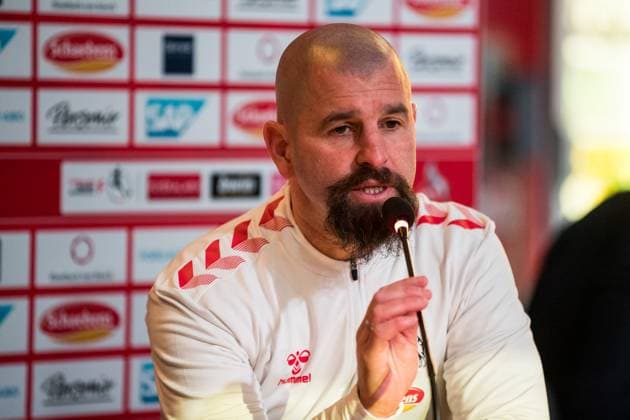 DFB Pokal der Frauen Viertelfinale, 1. FC Koeln - VfL Wolfsburg; 28.02.2023 Sascha Glass (Trainer 1. FC Koeln) in der Pressekonferenz DFB Pokal der Frauen Viertelfinale, 1. FC Koeln - VfL Wolfsburg, Koeln, Sportpark Hoehenberg DFB REGULATIONS PROHIBIT ANY USE OF PHOTOGRAPHS AS IMAGE SEQUENCES AND OR QUASI-VIDEO. Copyright: xBEAUTIFULxSPORTS Wunderlx