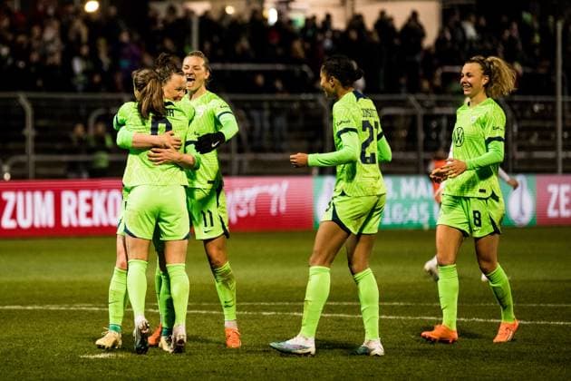 DFB Pokal der Frauen Viertelfinale, 1. FC Koeln - VfL Wolfsburg; 28.02.2023 Jubel zum 0:3 durch Marina Hegering (VfL Wolfsburg, 31) DFB Pokal der Frauen Viertelfinale, 1. FC Koeln - VfL Wolfsburg, Koeln, Sportpark Hoehenberg DFB REGULATIONS PROHIBIT ANY USE OF PHOTOGRAPHS AS IMAGE SEQUENCES AND OR QUASI-VIDEO. Copyright: xBEAUTIFULxSPORTS Wunderlx