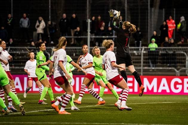 DFB Pokal der Frauen Viertelfinale, 1. FC Koeln - VfL Wolfsburg; 28.02.2023 Manon Klett (1. FC Koeln, 1) haelt DFB Pokal der Frauen Viertelfinale, 1. FC Koeln - VfL Wolfsburg, Koeln, Sportpark Hoehenberg DFB REGULATIONS PROHIBIT ANY USE OF PHOTOGRAPHS AS IMAGE SEQUENCES AND OR QUASI-VIDEO. Copyright: xBEAUTIFULxSPORTS Wunderlx