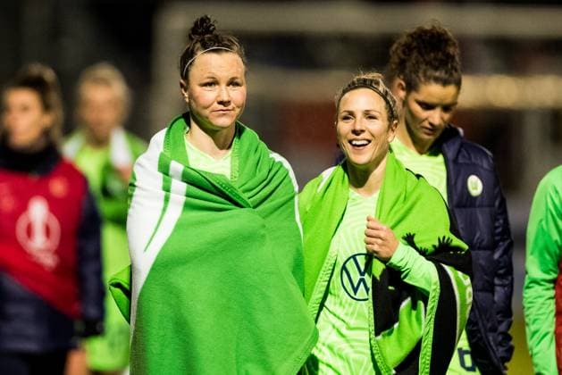 DFB Pokal der Frauen Viertelfinale, 1. FC Koeln - VfL Wolfsburg; 28.02.2023 Marina Hegering (VfL Wolfsburg, 31), Svenja Huth (VfL Wolfsburg. 10) lachend nach Spielende DFB Pokal der Frauen Viertelfinale, 1. FC Koeln - VfL Wolfsburg, Koeln, Sportpark Hoehenberg DFB REGULATIONS PROHIBIT ANY USE OF PHOTOGRAPHS AS IMAGE SEQUENCES AND OR QUASI-VIDEO. Copyright: xBEAUTIFULxSPORTS Wunderlx