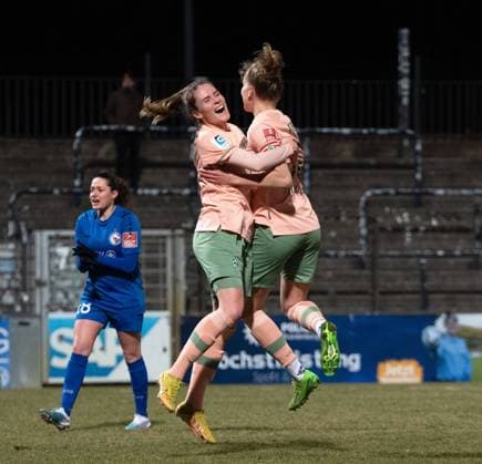 Sport Themen der Woche KW09 Sport Bilder des Tages Fussball, Frauen, Saison 2022 2023, FLEYERALARM Frauen-Bundesliga (12. Spieltag), 1. FFC Turbine Potsdam - VfL Wolfsburg, v. l. Reena Wichmann (SV Werder Bremen), Lina Hausicke (SV Werder Bremen), Jubel nach Tor zum 0:1, 01.03. 2023, *** Football, Women, Season 2022 2023, FLEYERALARM Frauen Bundesliga 12 Spieltag , 1 FFC Turbine Potsdam VfL Wolfsburg, v l Reena Wichmann SV Werder Bremen , Lina Hausicke SV Werder Bremen , Jubel nach Tor zum 0 1, 01 03 2023, Copyright: xSebastianxRäppold MatthiasxKochx