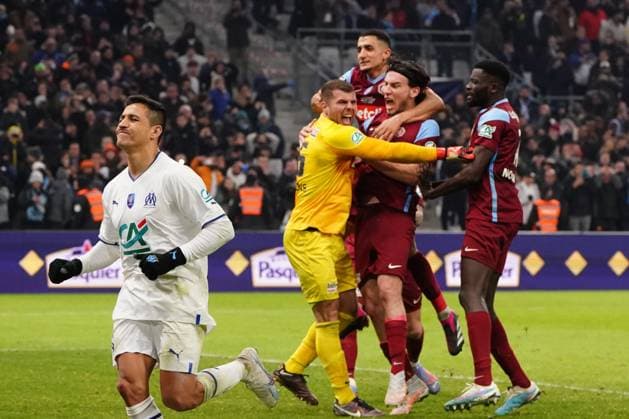 deception - Alexis Sanchez (Olympique de Marseille) - joie Gaby Jean (FC Annecy) - Thomas Callens (FC Annecy) FOOTBALL : Olympique de Marseille vs FC Annecy - Quart de Finale de coupe de France - Marseille - 01 03 2023 NorbertScanella Panoramic 