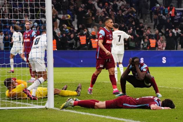 Azz Eddine Ounahi (Olympique de Marseille) - Thomas Callens (FC Annecy) - Ahmed Kashi (FC Annecy) - Jonathan Clauss (Olympique de Marseille) - Arnold Temanfo (FC Annecy) - Francois Lajugie (FC Annecy) FOOTBALL : Olympique de Marseille vs FC Annecy - Quart de Finale de coupe de France - Marseille - 01 03 2023 NorbertScanella Panoramic 