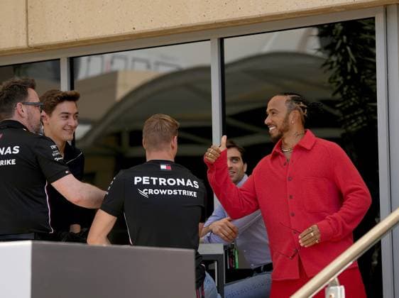 Formula 1 Gulf Air Bahrain Grand Prix 2023 02.03.2023, Bahrain International Circuit, Sakhir, Formula 1 Gulf Air Bahrain Grand Prix 2023 ,im Bild George Russell (GBR), Mercedes-AMG Petronas Formula One Team, Lewis Hamilton (GBR), Mercedes-AMG Petronas Formula One Team, Mercedes Testfahrer Mick Schumacher (DEU), Jerome d Ambrosio.
