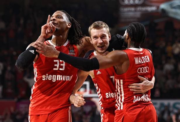 Sport Themen der Woche KW09 Sport Bilder des Tages Freddie Gillespie (Bayern Basketball, 33), Niels Giffey (Bayern Basketball, 7) und Corey Walden (Bayern Basketball, 2) bejubeln den Sieg. GER, FC Bayern Basketball vs. Crvena Zvezda MTS Belgrad, Basketball, EuroLeague Saison 2022 2023, 02.03.2023, GER, FC Bayern Basketball vs. Crvena Zvezda MTS Belgrad, Basketball, EuroLeague Saison 2022 2023, 02.03.2023, Muenchen *** Freddie Gillespie Bayern Basketball, 33 , Niels Giffey Bayern Basketball, 7 and Corey Walden Bayern Basketball, 2 cheer the victory GER, FC Bayern Basketball vs Crvena Zvezda MTS Belgrade, Basketball, EuroLeague Season 2022 2023, 02 03 2023, GER, FC Bayern Basketball vs Crvena Zvezda MTS Belgrade, Basketball, EuroLeague Season 2022 2023, 02 03 2023, Munich. Copyright: xEibner-Pressefoto MarcelxEngelbrx EP_MET