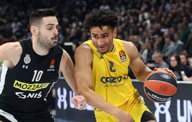 Sport Themen der Woche KW09 Sport Bilder des Tages Basketball Belgrad 02.03.2023 Saison 2022 2023 Euroleague Regular Season Partizan Belgrad - Alba Berlin Maodo Lo (Alba Berlin, No.00) Ioannis Papapetrou (Belgrad, No.10) Blutende Wunde bei Lo *** Basketball Belgrade 02 03 2023 Euroleague Regular Season 2022 2023 Partizan Belgrade Alba Berlin Maodo Lo Alba Berlin, No 00 Ioannis Papapetrou Belgrade, No 10 Bleeding wound at Lo
