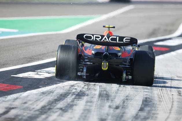 11 PEREZ Sergio (mex), Red Bull Racing RB19, action during the Formula 1 Gulf Air Bahrain Grand Prix 2023, 1st round of the 2023 FIA Formula One World Championship, WM, Weltmeisterschaft from March 2 3 to 5, 2023 on the Bahrain International Circuit, in Sakhir, Bahrain - F1 - BAHRAIN GRAND PRIX 2023 DPPI Panoramic  _R3_7816