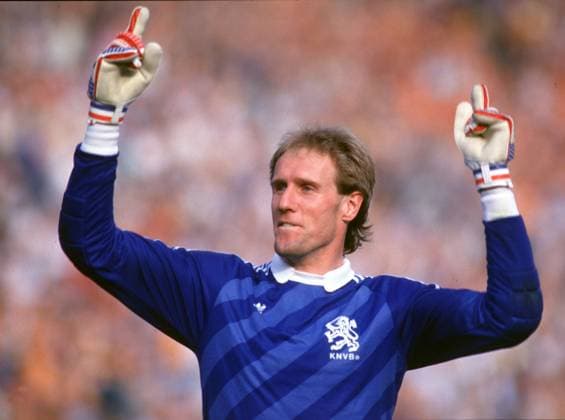Fußball EM 1988 in Deutschland England - Niederlande 1:3 15.06.1988 in Düsseldorf Torwart Hans van Breukelen (NL) freut sich , jubelt *** Soccer European Championship 1988 in Germany England Netherlands 1 3 15 06 1988 in Dusseldorf goalkeeper Hans van Breukelen NL rejoices , cheers HM