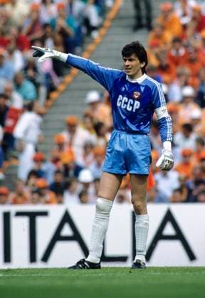 Europameisterschaft 1988. Torwart Rinat Dassajew (UDSSR) zeigt 22.06.1988 Sowjetunion - Itailen 2:0 *** European Championship 1988 Goalkeeper Rinat Dassayev USSR shows 22 06 1988 Soviet Union Itailen 2 0 HM