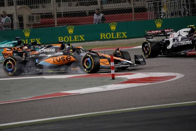 Formula 1 Gulf Air Bahrain Grand Prix 2023 03.03.2023, Bahrain International Circuit, Sakhir, Formula 1 Gulf Air Bahrain Grand Prix 2023 ,im Bild Yuki Tsunoda (JPN), Scuderia AlphaTauri, Oscar Piastri (AUS), McLaren F1 Team, Lance Stroll (CAN), Aston Martin Aramco Cognizant Formula One Team.