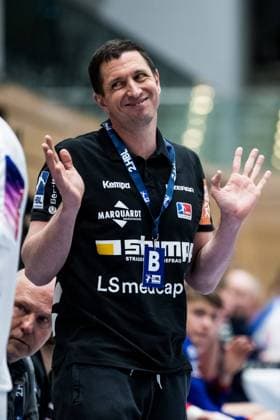 2. Handball-Bundesliga: HC Motor Zaporizhzhia - HWB Balingen-Weilstetten; 03.03.2023 Jens Buerkle (Trainer HBW Balingen-Weilstetten) zuckt lachend mit den Schultern 2. Handball-Bundesliga: HC Motor Zaporizhzhia - HWB Balingen-Weilstetten; Duesseldorf, CASTELLO Copyright: xBEAUTIFULxSPORTS Wunderlx