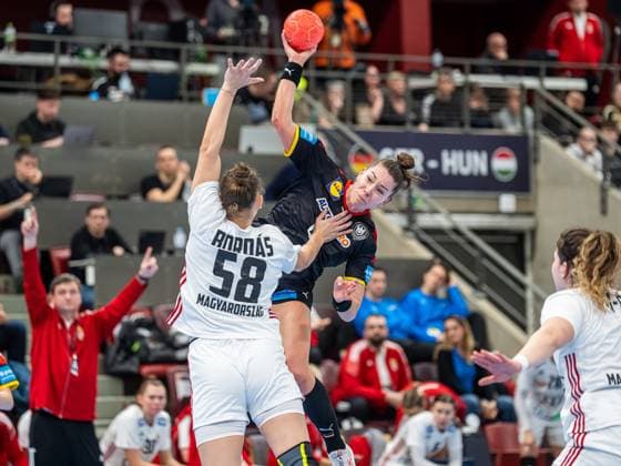 Sport Themen der Woche KW09 Sport Bilder des Tages Emily Boelk (Deutschland, 20) wirft aus dem Rueckraum, Deutschland vs. Ungarn, Drei-Nationen-Turnier, Handball, Frauen, 03.03.2023 Deutschland vs. Ungarn, Drei-Nationen-Turnier, Handball, Frauen, 03.03.2023 Ludwigsburg *** Emily Boelk Germany, 20 throws from the back, Germany vs Hungary, Three Nations Tournament, Handball, Women, 03 03 2023 Germany vs Hungary, Three Nations Tournament, Handball, Women, 03 03 2023 Ludwigsburg, Germany Copyright: xEIBNER MichaelxSchmidtx EP_MST