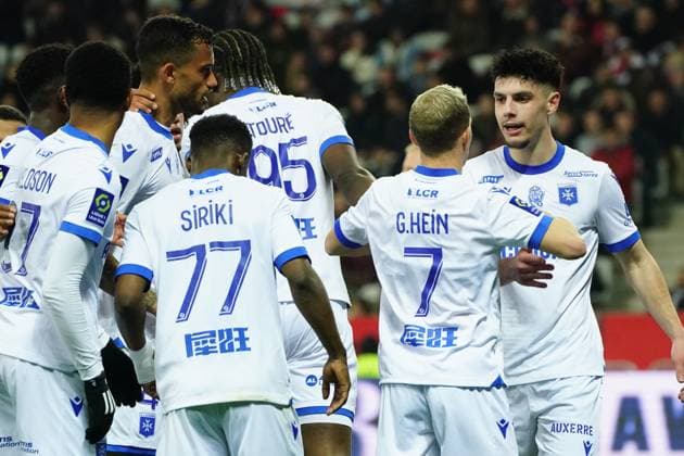 Fußball, OGC Nizza - AJ Auxerre Joie - Gauthier Hein (AJ Auxerre) - Matthis Abline (AJ Auxerre) FOOTBALL : OGC Nice vs AJ Auxerre - Ligue 1 Ubereats - Nice - 03 03 2023 NorbertScanella Panoramic 