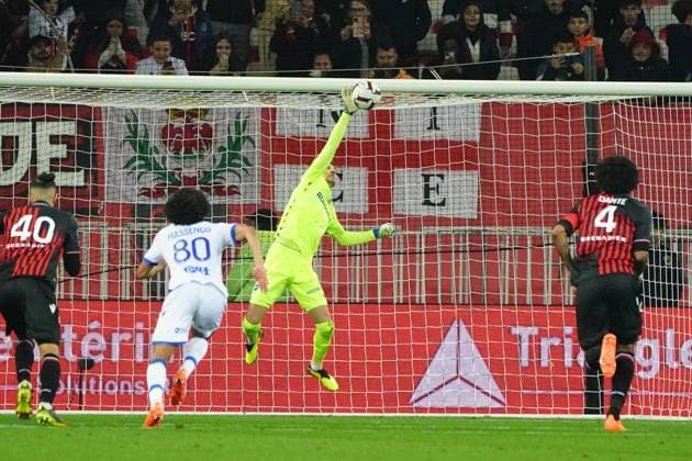 Fußball, OGC Nizza - AJ Auxerre Penalty - Andrei Ionut Radu (AJ Auxerre) FOOTBALL : OGC Nice vs AJ Auxerre - Ligue 1 Ubereats - Nice - 03 03 2023 NorbertScanella Panoramic 