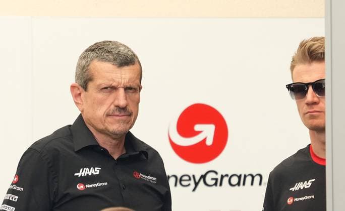 Formula 1 Gulf Air Bahrain Grand Prix 2023 04.03.2023, Bahrain International Circuit, Sakhir, Formula 1 Gulf Air Bahrain Grand Prix 2023 ,im Bild Teamchef Günther Steiner (Haas F1 Team), Nico Hülkenberg (DEU), Moneygram Haas F1 Team.