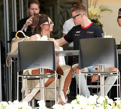 Formula 1 Gulf Air Bahrain Grand Prix 2023 04.03.2023, Bahrain International Circuit, Sakhir, Formula 1 Gulf Air Bahrain Grand Prix 2023 ,im Bild Nico Hülkenberg (DEU), Moneygram Haas F1 Team mit Ehefrau Egle Ruskyte..