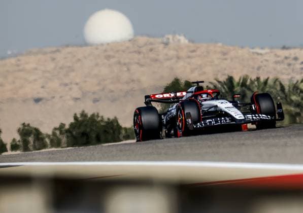 BAHRAIN - Nyck de Vries (AlphaTauri) during the third free practice session on the Bahrain International Circuit in the Sakhir desert area ahead of the Bahrain Grand Prix. ANP SEM VAN DER WAL F1 Grand Prix of Bahrain - Practice 2023 xVIxANPxSportx xxANPxIVx 464129379 originalFilename: 464129379.jpg