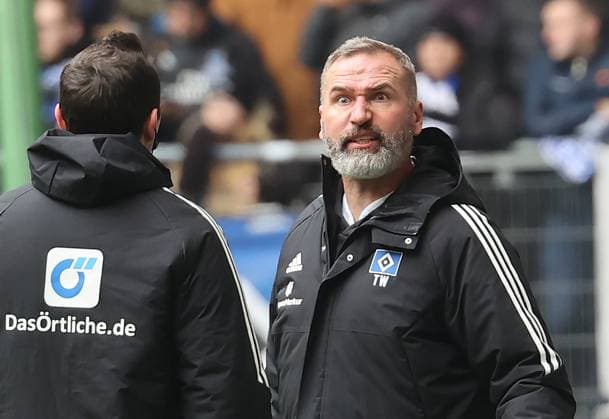 Sport Themen der Woche KW09 Sport Bilder des Tages Cheftrainer Tim Walter (HSV) wuetend Fussball, Herren, Saison 2022 2023, 2.BL, Volksparkstadion, Hamburger SV gegen 1.FC Nuernberg DFL REGULATIONS PROHIBIT ANY USE OF PHOTOGRAPHS AS IMAGE SEQUENCES AND OR QUASI-VIDEO. *** Head coach Tim Walter HSV wuetend Football, Men, Season 2022 2023, 2 BL, Volksparkstadion, Hamburger SV vs 1 FC Nuernberg DFL REGULATIONS PROHIBIT ANY USE OF PHOTOGRAPHS AS IMAGE SEQUENCES AND OR QUASI VIDEO
