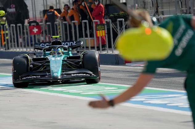 Formula 1 Gulf Air Bahrain Grand Prix 2023 04.03.2023, Bahrain International Circuit, Sakhir, Formula 1 Gulf Air Bahrain Grand Prix 2023 ,im Bild Fernando Alonso (ESP), Aston Martin Aramco Cognizant Formula One Team.
