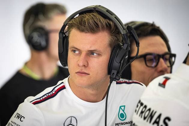 Mick Schumacher (Ger, Mercedes-AMG PETRONAS Formula One Team 47), Toto Wolff (Mercedes-AMG PETRONAS Formula One Team, Teamchef) (von links) BHR, Formel 1, Bahrain International, Bahrain 04.03.23 BHR, Formel 1, Bahrain International Circuit, 04.03.23 Sakhir