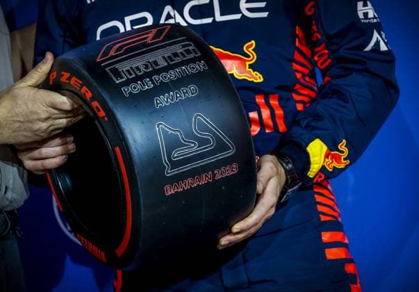 BAHRAIN - Max Verstappen (Red Bull Racing) with his pole position trophy after qualifying at the Bahrain International Circuit in the desert region of Sakhir ahead of the Bahrain Grand Prix. ANP SEM VAN DER WAL F1 Grand Prix of Bahrain - Qualifying 2023 xVIxANPxSportx xxANPxIVx 464150497 originalFilename: 464150497.jpg