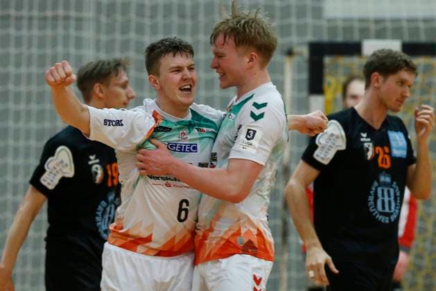 Handball Herren-Ost 23. Spieltag der 3. Liga im Schulzentrum Ost in Bayreuth Saison 2022-2023 Haspo Bayreuth gegen SC Magdeburg II Fritz-Leon Haake (SC Magdeburg II) -6- links Jubel zum Tor