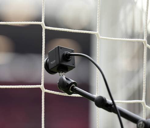 Hintertor Kamera für Torlinientechnik fotografiert beim Fußball Bundesliga Spiel Mainz 05 gegen den TSV Hoffenheim am 4.3.23 in Mainz. (DFL DFB REGULATIONS PROHIBIT ANY USE OF PHOTOGRAPHS as IMAGE SEQUENCES and or QUASI-VIDEO) *** Back goal camera for goal line technology photographed at the Bundesliga soccer match Mainz 05 against TSV Hoffenheim on 4 3 23 in Mainz DFL DFB REGULATIONS PROHIBIT ANY USE OF PHOTOGRAPHS as IMAGE SEQUENCES and or QUASI VIDEO