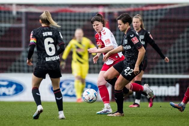 FLYERALARM. Frauen Fussball Bundesliga, 1. FC Koeln - Bayer 04 Leverkusen; 05.03.2023 Adriana Achcinska (1. FC Koeln, 9), Alexandra Emmerling (Bayer 04 Leverkusen, 22) FLYERALARM Frauen Fussball Bundesliga, 1. FC Koeln - Bayer 04 Leverkusen, Koeln, Geissbockheim DFB REGULATIONS PROHIBIT ANY USE OF PHOTOGRAPHS AS IMAGE SEQUENCES AND OR QUASI-VIDEO. Copyright: xBEAUTIFULxSPORTS Wunderlx