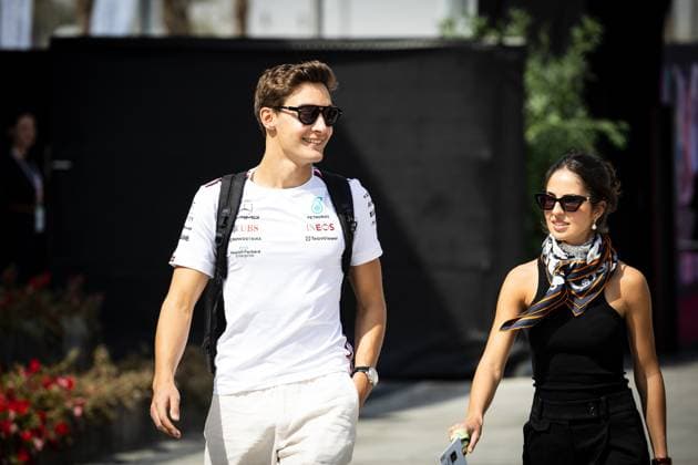 George Russell (UK, Mercedes-AMG PETRONAS Formula One Team 63), Freundin Carmen Montero BHR, Formel 1, Bahrain International, Bahrain 05.03.23 BHR, Formel 1, Bahrain International Circuit, 05.03.23 Sakhir