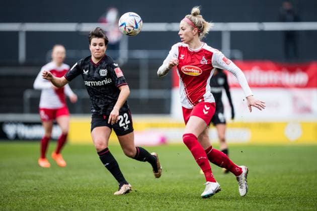 FLYERALARM. Frauen Fussball Bundesliga, 1. FC Koeln - Bayer 04 Leverkusen; 05.03.2023 Alexandra Emmerling (Bayer 04 Leverkusen, 22), Sharon Beck (1. FC Koeln, 10) FLYERALARM Frauen Fussball Bundesliga, 1. FC Koeln - Bayer 04 Leverkusen, Koeln, Geissbockheim DFB REGULATIONS PROHIBIT ANY USE OF PHOTOGRAPHS AS IMAGE SEQUENCES AND OR QUASI-VIDEO. Copyright: xBEAUTIFULxSPORTS Wunderlx