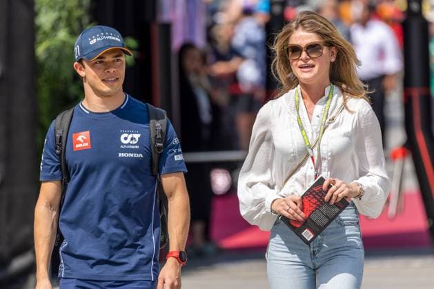 Formel 1 GP Bahrain. Sonntag 05.03.2023 Nyck de Vries (NED) mit Freundin Eva Bruggenwirth, Scuderia Alpha Tauri; Formel 1 GP Bahrain. Sonntag 05.03.2023 Copyright: xBEAUTIFULxSPORTS Erlhofx