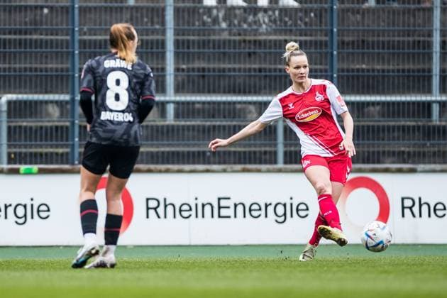 FLYERALARM. Frauen Fussball Bundesliga, 1. FC Koeln - Bayer 04 Leverkusen; 05.03.2023 Lisanne Graewe (Bayer 04 Leverkusen, 8), Jana Beuschlein (1. FC Koeln, 23) FLYERALARM Frauen Fussball Bundesliga, 1. FC Koeln - Bayer 04 Leverkusen, Koeln, Geissbockheim DFB REGULATIONS PROHIBIT ANY USE OF PHOTOGRAPHS AS IMAGE SEQUENCES AND OR QUASI-VIDEO. Copyright: xBEAUTIFULxSPORTS Wunderlx