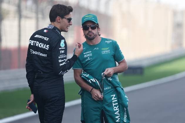 F1 Bahrain Grand Prix George Russell of Mercedes and Fernando Alonso of Aston Martin Aramco before the group photo ahead of the Formula 1 Bahrain Grand Prix at Sakhir Circuit in Sakhir, Bahrain on March 5, 2023. Sakhir Bahrain  Copyright: xJakubxPorzyckix originalFilename:porzycki-f1bahrai230305_npM6Y.jpg