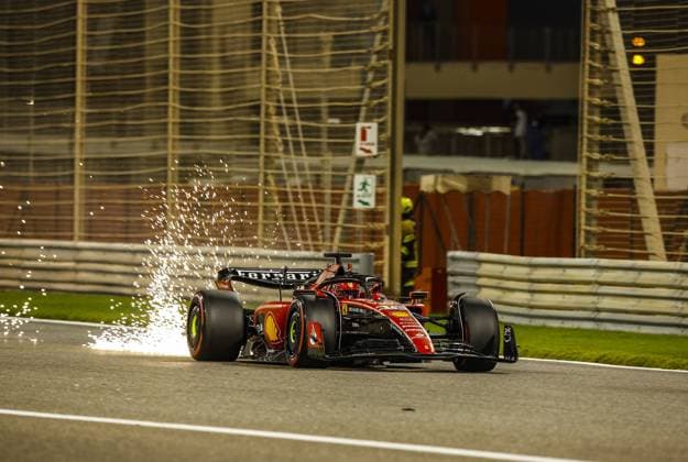 16 LECLERC Charles (mco), Scuderia Ferrari SF-23, action, sparks during the Formula 1 Gulf Air Bahrain Grand Prix 2023, 1st round of the 2023 FIA Formula One World Championship, WM, Weltmeisterschaft from March 2 to 5, 2023 on the Bahrain International Circuit, in Sakhir, Bahrain - F1 - BAHRAIN GRAND PRIX 2023 - RACE DPPI Panoramic  _R3_1166