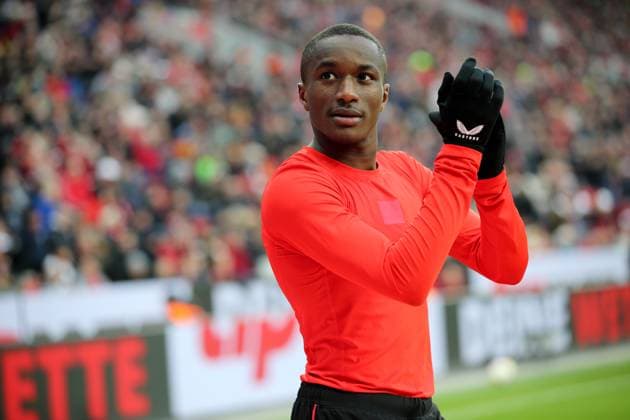 05.03.2023; Fussball; GER; Saison 2022 2023 ; 1.Bundesliga; 23.Spieltag. : Bayer 04 Leverkusen -- Hertha BSC : Moussa Diaby (19 B04) mit Dank an die Zuschauer als er Ausgewechselt wurde. DFL REGULATIONS PROHIBIT ANY USE OF PHOTOGRAPHS AS IMAGE SEQENCES AND OR QUASI-VIDEO. 1.Fussball-Bundesliga : 05.03.2023 Fussball; GER; Saison 2022 2023 ; 1.Bundesliga; 23.Spieltag. Bayer 04 Leverkusen--Hertha BSC : *** 05 03 2023 Football GER Season 2022 2023 1 Bundesliga 23 Matchday Bayer 04 Leverkusen Hertha BSC Moussa Diaby 19 B04 with thanks to the spectators when he was substituted DFL REGULATES PROHIBIT ANY USE OF PHOTOGRAPHS AS IMAGE SEQENCES AND OR QUASI VIDEO 1 Football Bundesliga 05 03 2023 Football GER Season 2022 2023 1 Bundesliga 23 Matchday Bayer 04 Leverkusen Hertha BSC