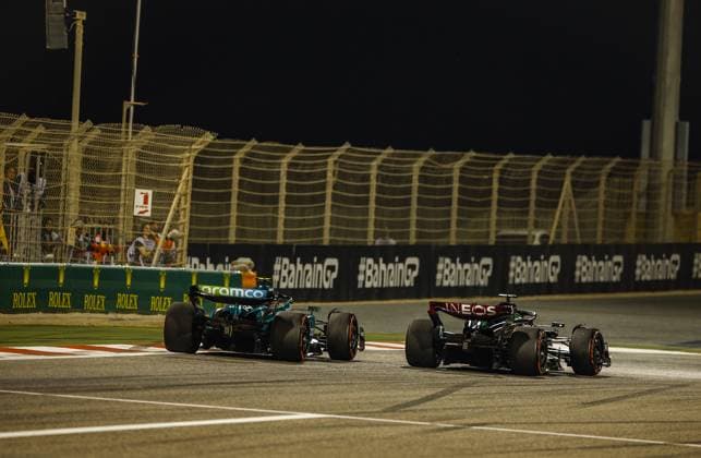 63 RUSSELL George (gbr), Mercedes AMG F1 Team W14, action with 14 ALONSO Fernando (spa), Aston Martin F1 Team AMR23 during the Formula 1 Gulf Air Bahrain Grand Prix 2023, 1st round of the 2023 FIA Formula One World Championship, WM, Weltmeisterschaft from March 2 to 5, 2023 on the Bahrain International Circuit, in Sakhir, Bahrain - F1 - BAHRAIN GRAND PRIX 2023 - RACE DPPI Panoramic  _R3_1344