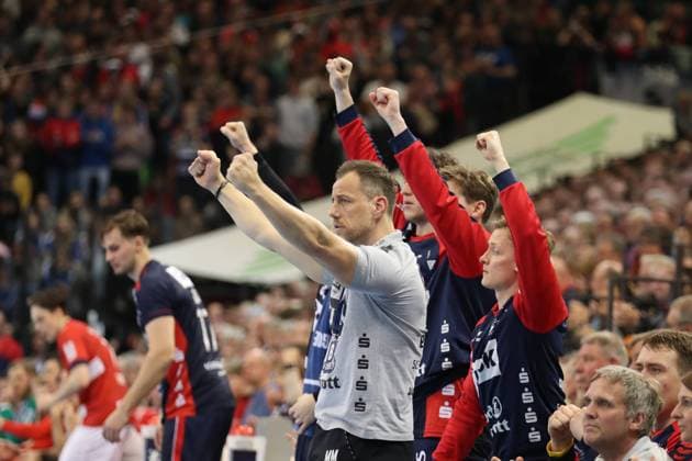 Sport Themen der Woche KW09 Sport Bilder des Tages SG Flensburg-Handewitt vs Handball Verein Hamburg, LIQUI-MOLY Handball Bundesliga, 05.03.23; Flensburg Die Bank der SG Flensburg Handewitt jubelt, vorne Maik Machulla (SG Flensburg-Handewitt, Trainer) *** SG Flensburg Handewitt vs Handball Sport Verein Hamburg, LIQUI MOLY Handball Bundesliga, 05 03 23 Flensburg The SG Flensburg Handewitt bench cheers, in front Maik Machulla SG Flensburg Handewitt, coach Copyright: xBEAUTIFULxSPORTS MarioxM.xKobergx