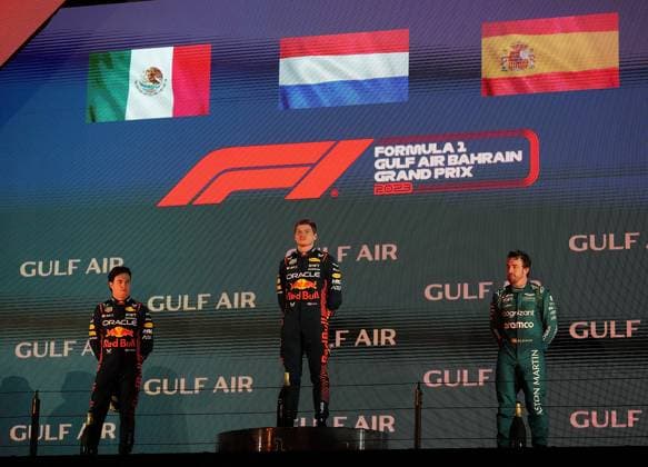 05.03.2023, Bahrain International Circuit, Sakhir, Formula 1 Gulf Air Bahrain Grand Prix 2023 ,im Bild Sieger Max Verstappen (NLD), Oracle Red Bull Racing, 2.Platz für Sergio Perez (MEX), Oracle Red Bull Racing, 3.Platz für Fernando Alonso (ESP), Aston Martin Aramco Cognizant Formula One Team. Sakhir Bahrain International Circuit Bahrain