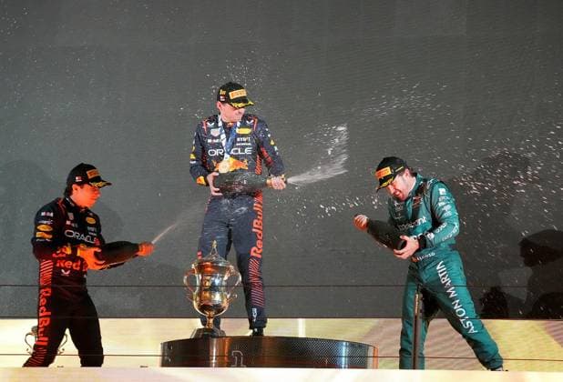 Formula 1 Gulf Air Bahrain Grand Prix 2023 05.03.2023, Bahrain International Circuit, Sakhir, Formula 1 Gulf Air Bahrain Grand Prix 2023 ,im Bild Sieger Max Verstappen (NLD), Oracle Red Bull Racing, 2.Platz für Sergio Perez (MEX), Oracle Red Bull Racing, 3.Platz für Fernando Alonso (ESP), Aston Martin Aramco Cognizant Formula One Team..