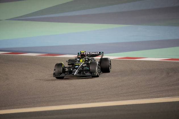 05.03.2023, Bahrain International Circuit, Sakhir, Formula 1 Gulf Air Bahrain Grand Prix 2023 ,im Bild Lewis Hamilton (GBR), Mercedes-AMG Petronas Formula One Team Sakhir Bahrain International Circuit Bahrain
