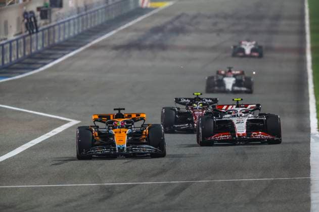 81 Oscar Piastri (AUS, McLaren F1 Team), 27 Nico Hulkenberg (DEU, MoneyGram Haas F1 Team), F1 Grand Prix of Bahrain at Bahrain International Circuit on March 5, 2023 in Sakhir, Bahrain. (Photo by HOCH ZWEI) Sakhir Bahrain